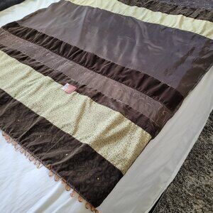 NWT Throw Decorative Home Taupe & Brown, Living room, bedroom